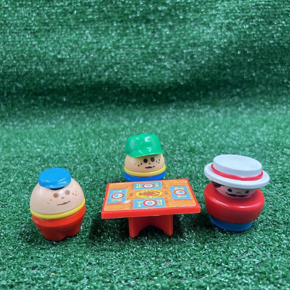 Fisher Price Little People Table & Lot Of 3 People